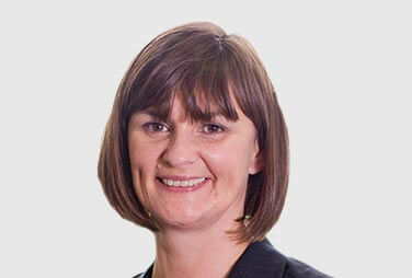 Julie Lewis headshot